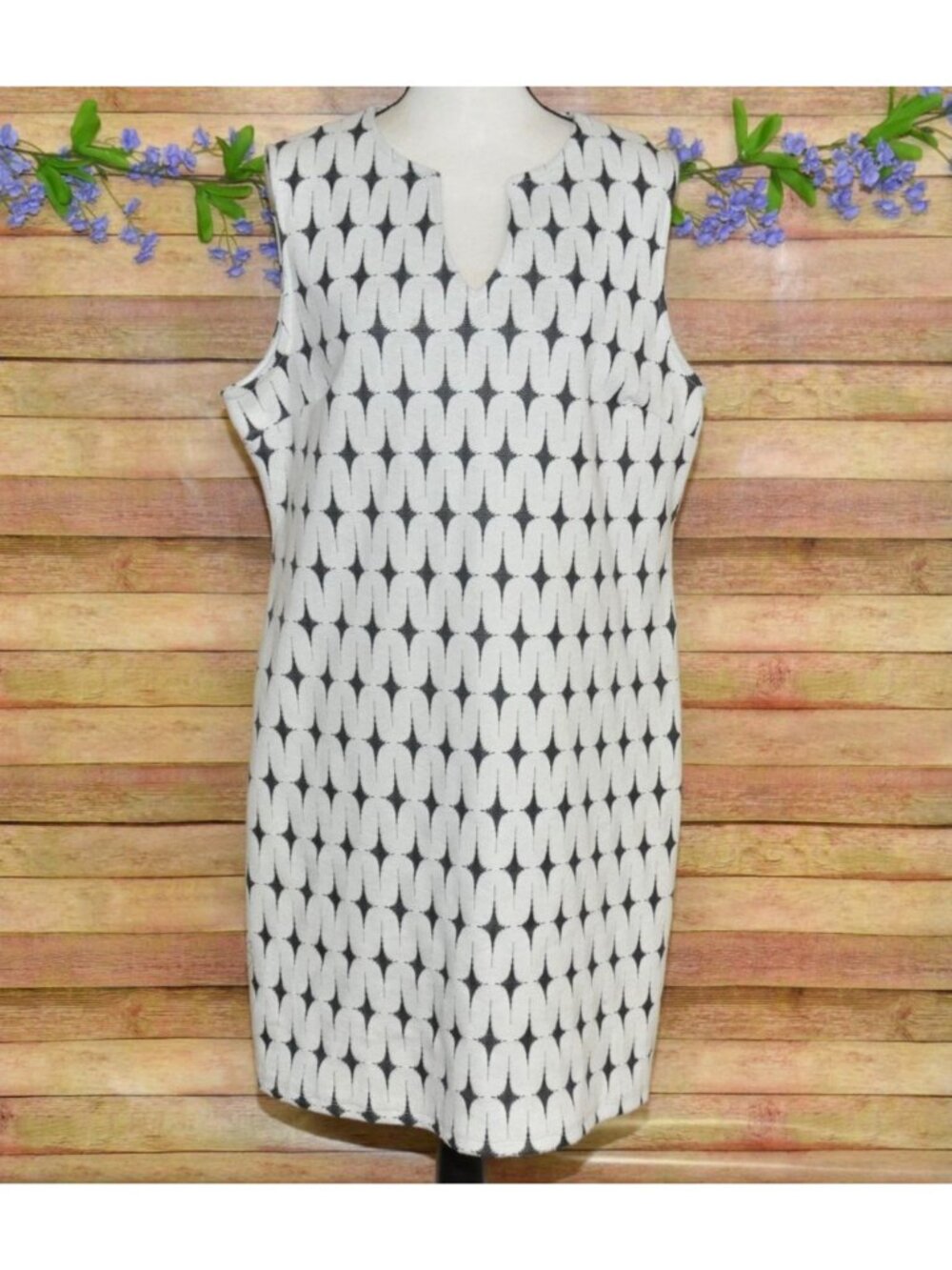 Renee C. Women's White Sleeveless Sheath Mod Style Dress Plus Size 1XL Geometric